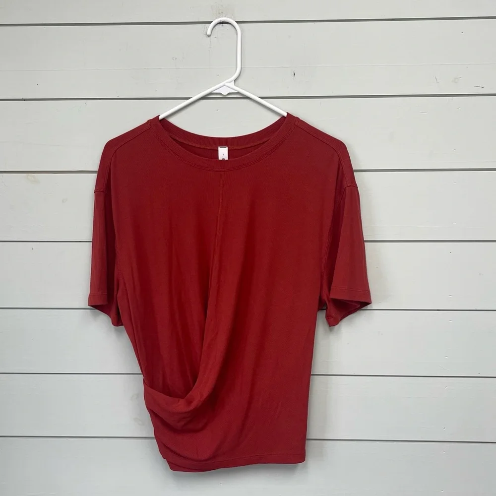 Lululemon ribbed twist Short Sleeve T-Shirt orange ish‎ red women’s size 8 NWOT